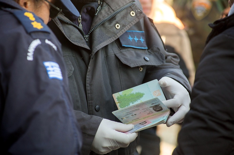 ФРОНТЕКС предупреди за риск от фалшиви паспорти
