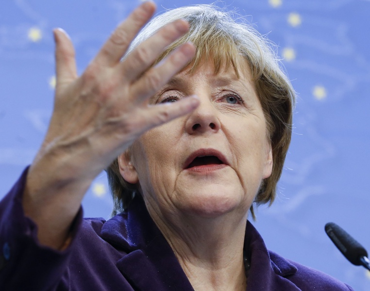 Меркел обеща да се бори срещу Националния фронт
