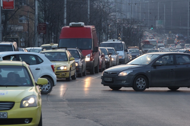Около 80 000 автомобила ще влязат в София през днешния ден