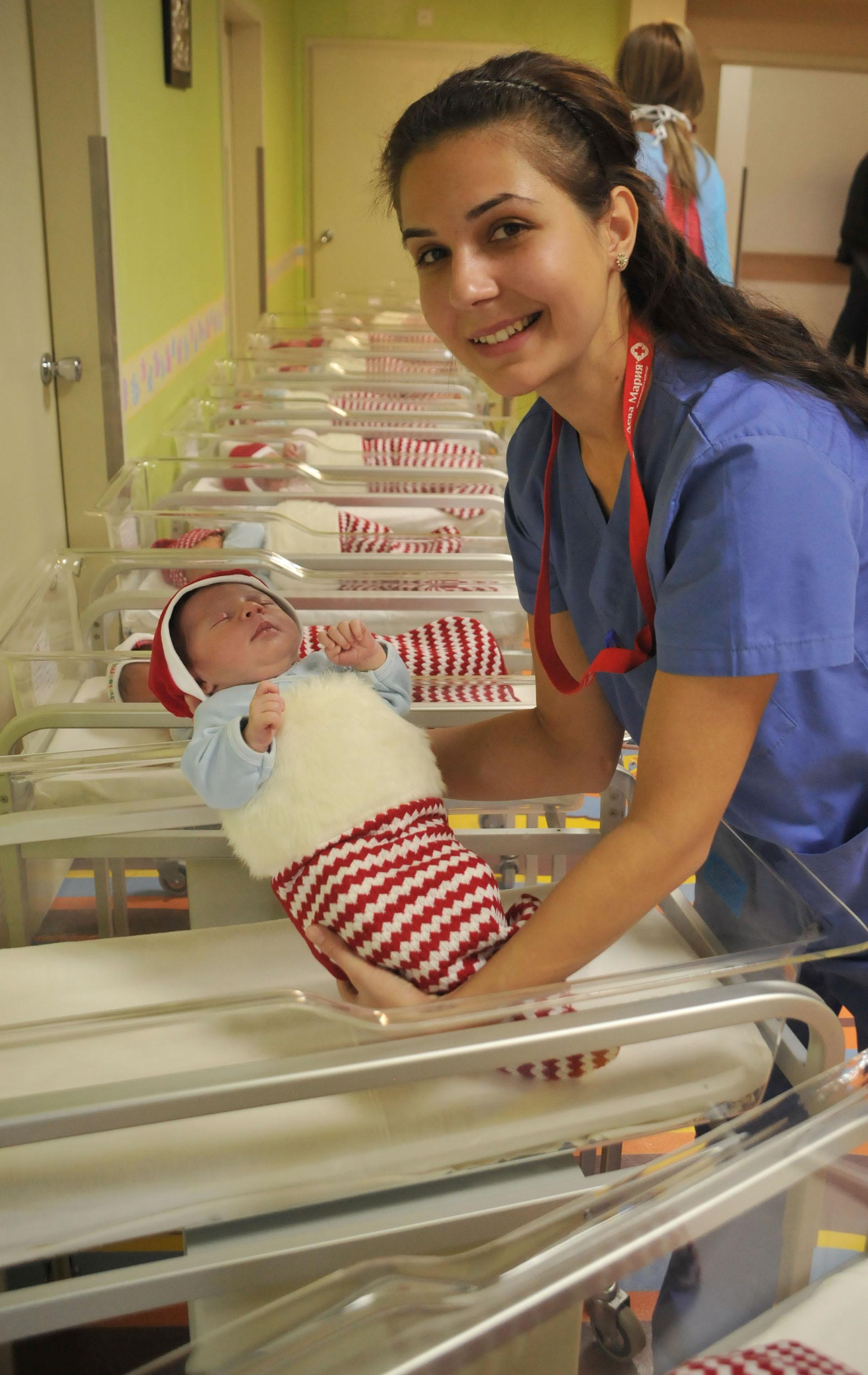 БГ болници премениха коледно новородени бебета