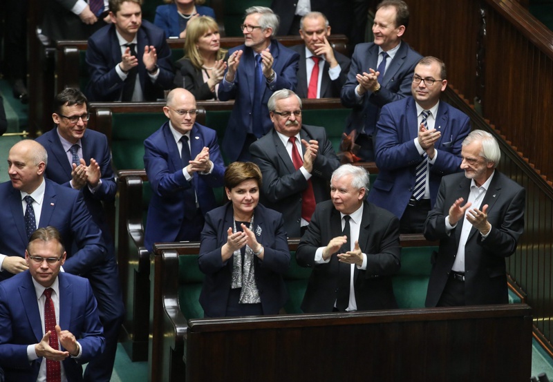 Полският парламент прие спорни промени за КС