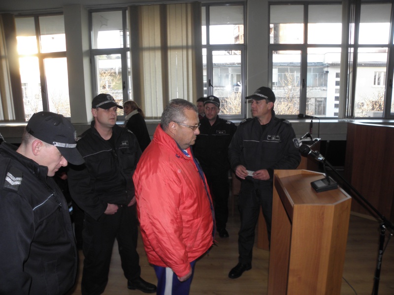Тайфия Мекльов отрече да е продавал ракията менте, но съдът го остави в ареста