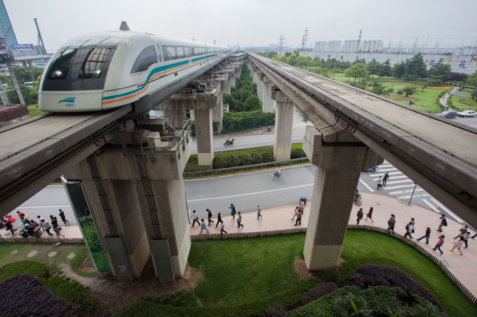 Китай пусна собствен маглев влак