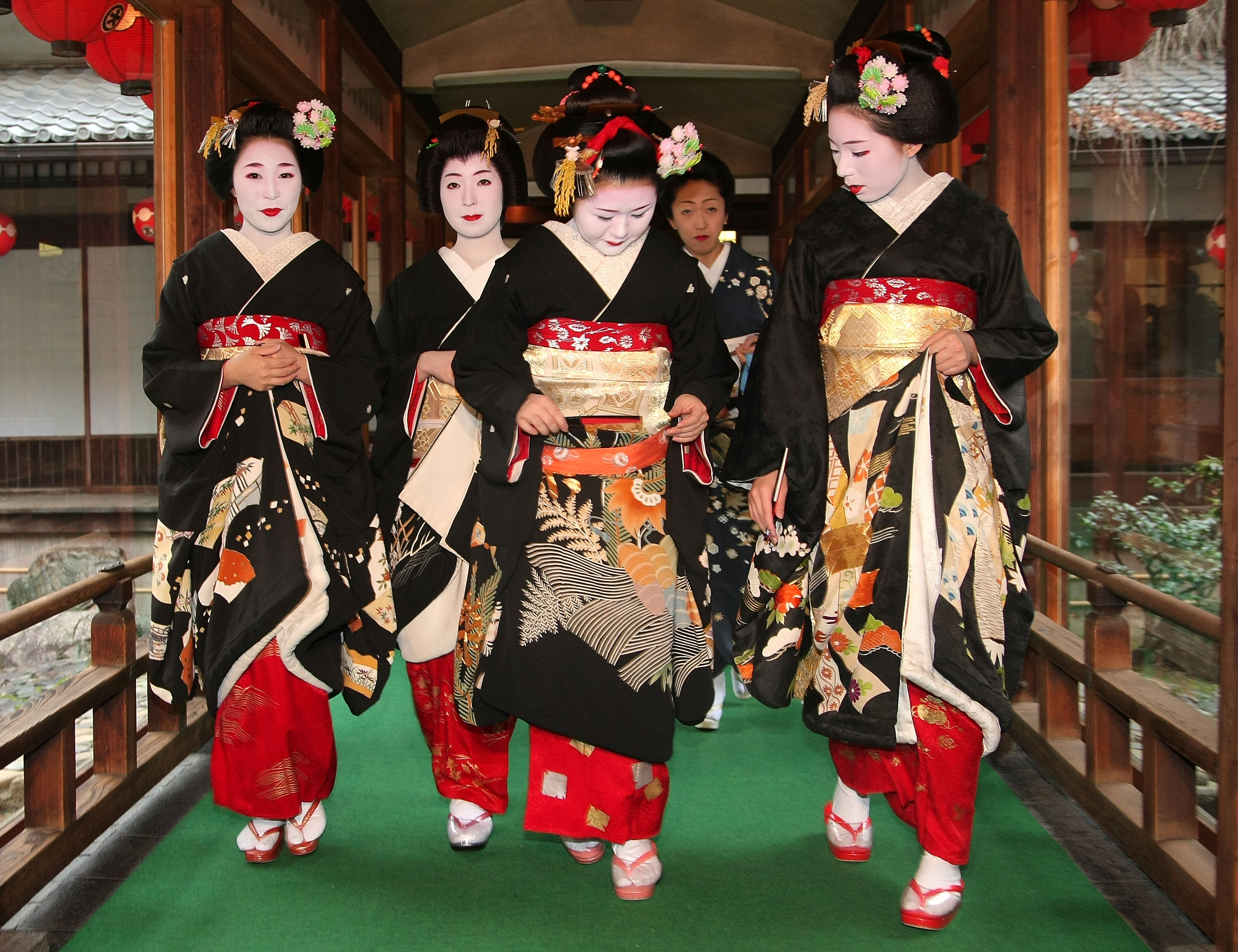 Японците посрещат 2016-а в семеен кръг