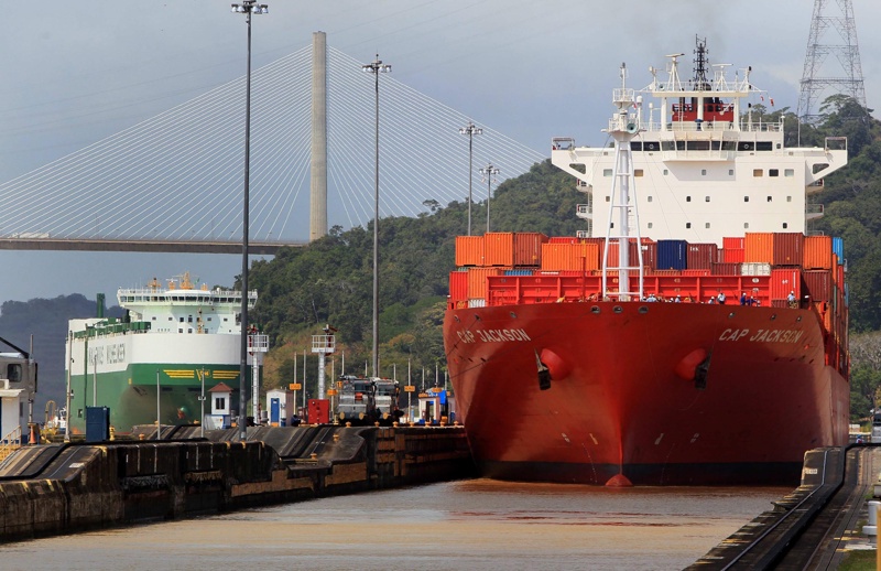 Търговската война между Китай и САЩ е довела до намаляване на превоза на китайски стоки през Панамския канал