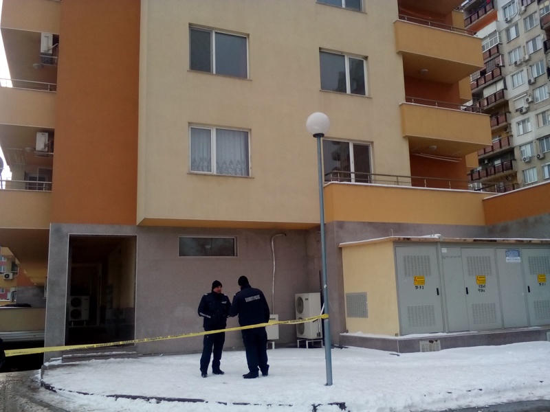 Млади съпрузи и детето им са открити мъртви в Пловдив