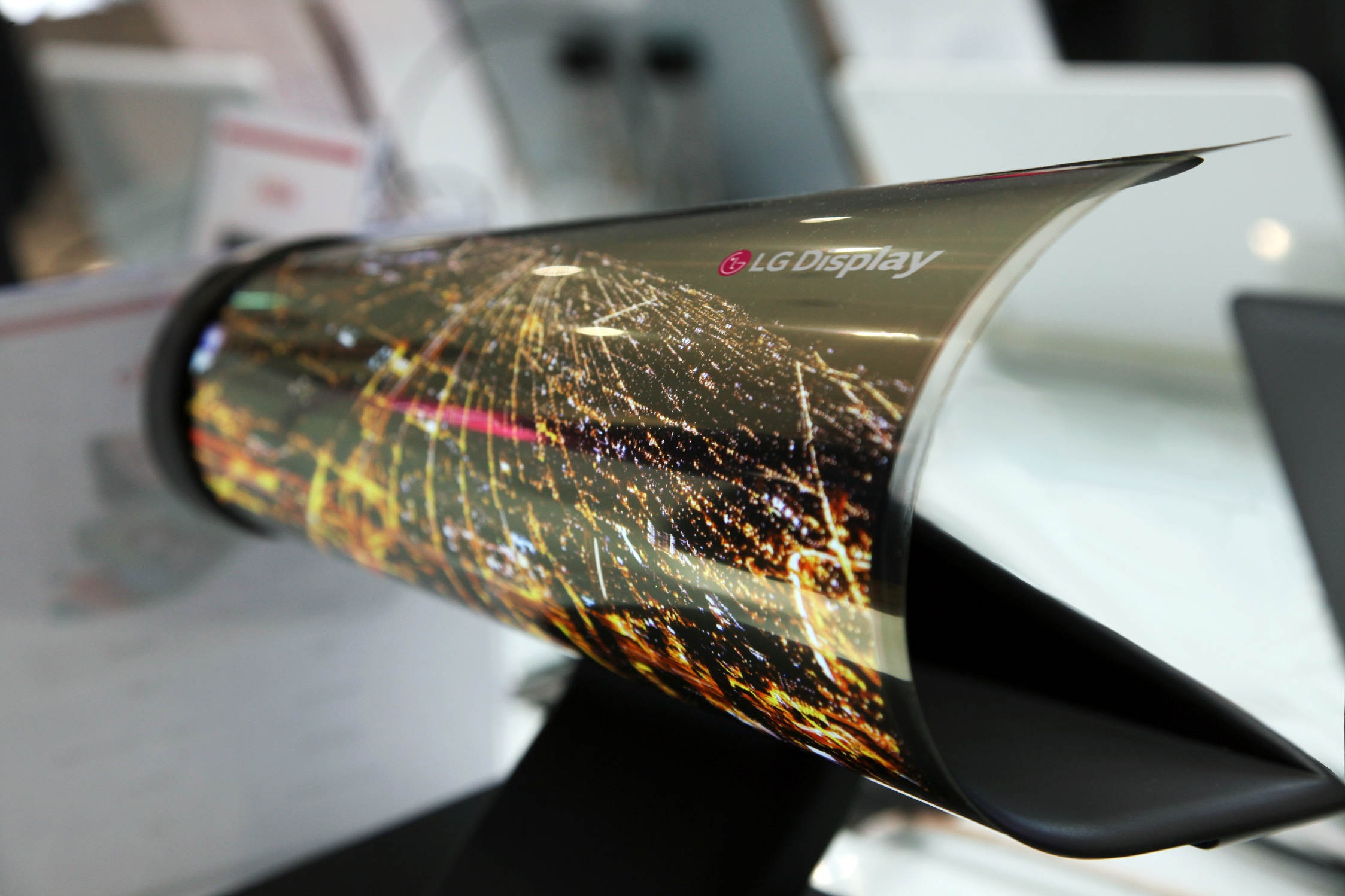 CES 2016: Гъвкав OLED екран се навива на руло