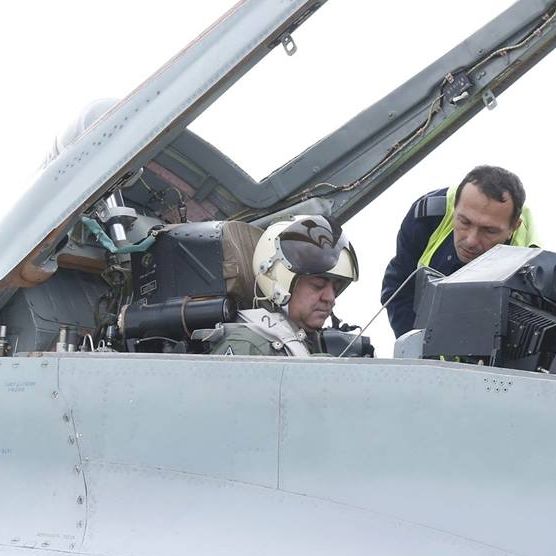 Неотдавна министър Николай Ненчев излетя с ”МиГ-29”