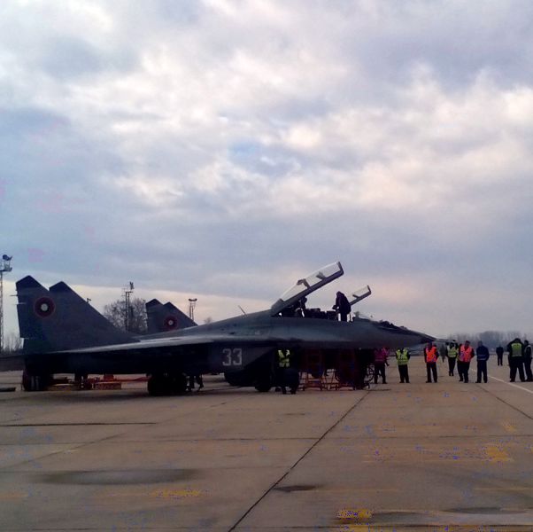 Самолети МиГ-29 на база ”Граф Игнатиево“, където са били доставени и ремонтираните двигатели