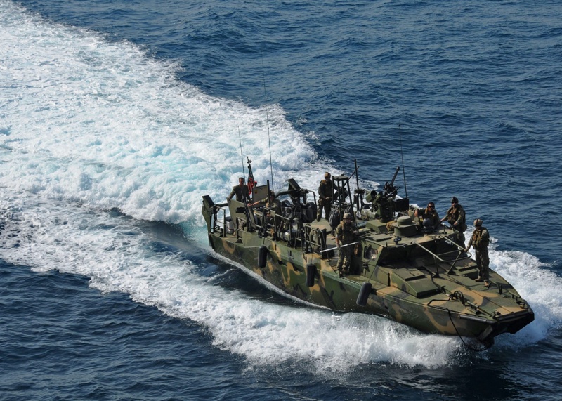 Ирански катери са минали близо до боен кораб на САЩ