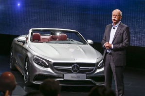 Mercedes пуска лимитиран кабриолет за юбилея си (СНИМКИ)