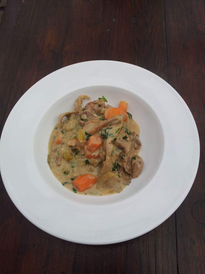 Зимна яхния със свински врат и зеленчуци