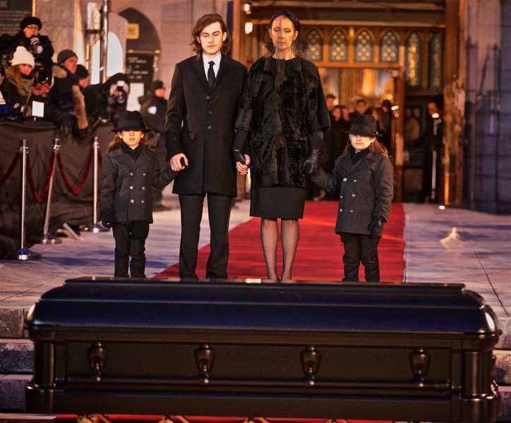 Селин Дион с децата си на погребението на Рене Анжелил