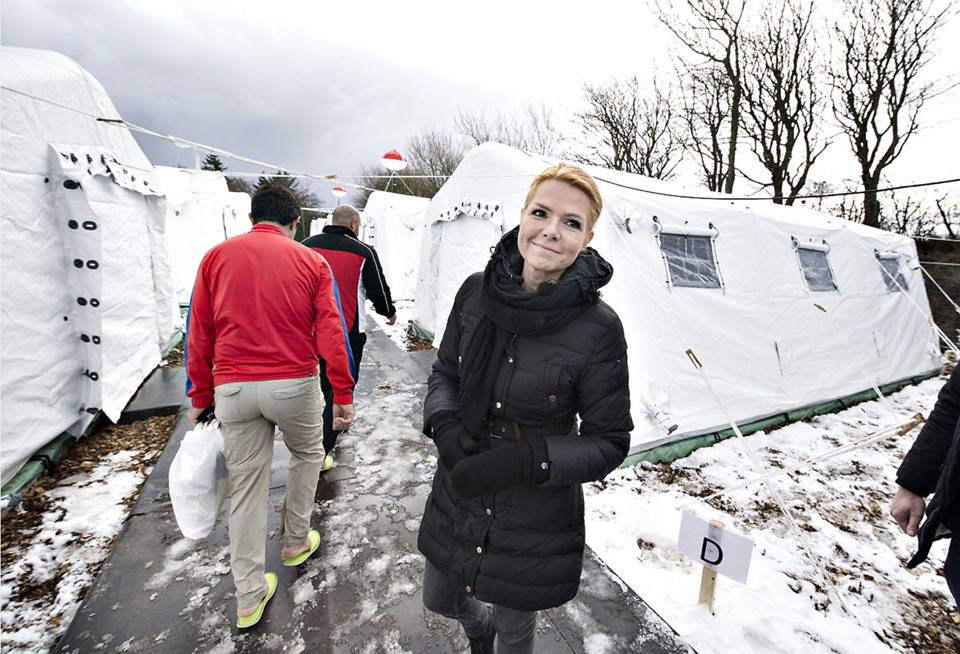 Дания спира да приема бежанците, които й праща ООН