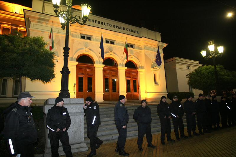 Няма да бъде допуснато напрежение пред Народното събрание, увериха от полицията