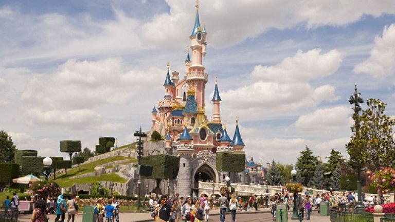 Walt Disney открива първия си развлекателен парк в Близкия изток в Абу Даби