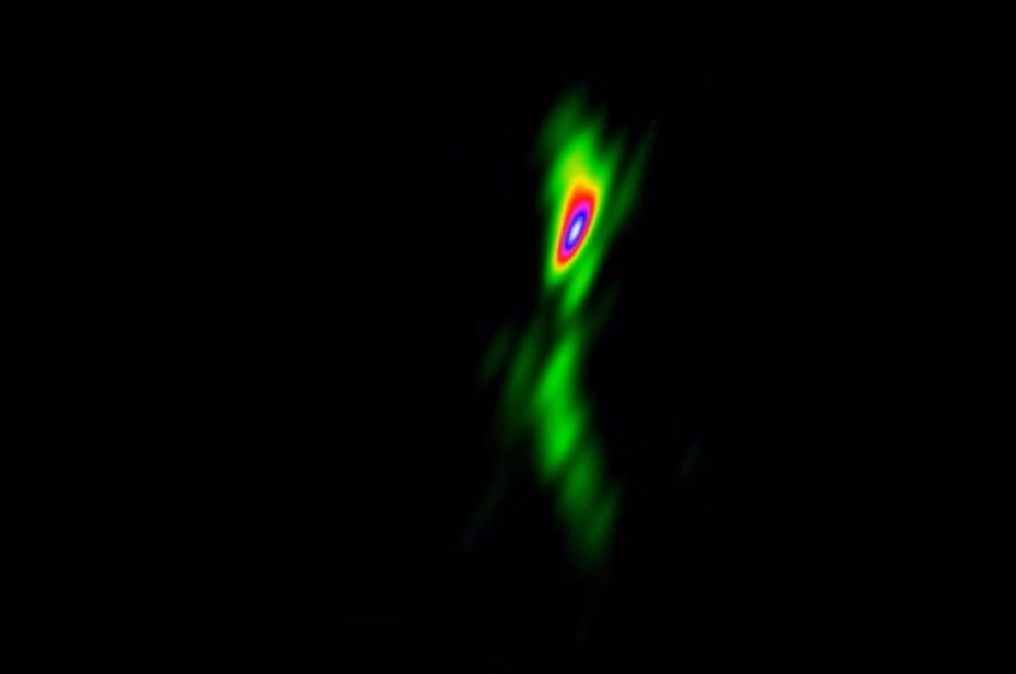 Астрономи снимаха черна дупка