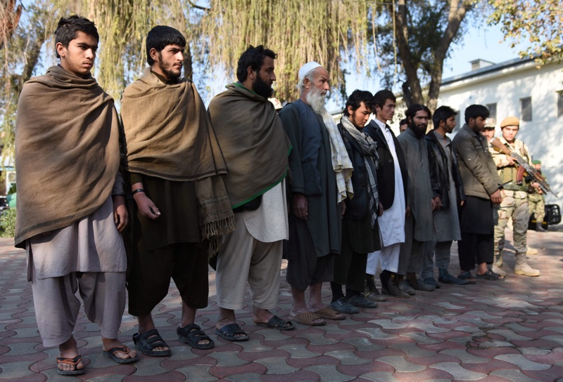 На афганистански бежанци се налага принудителна военна служба