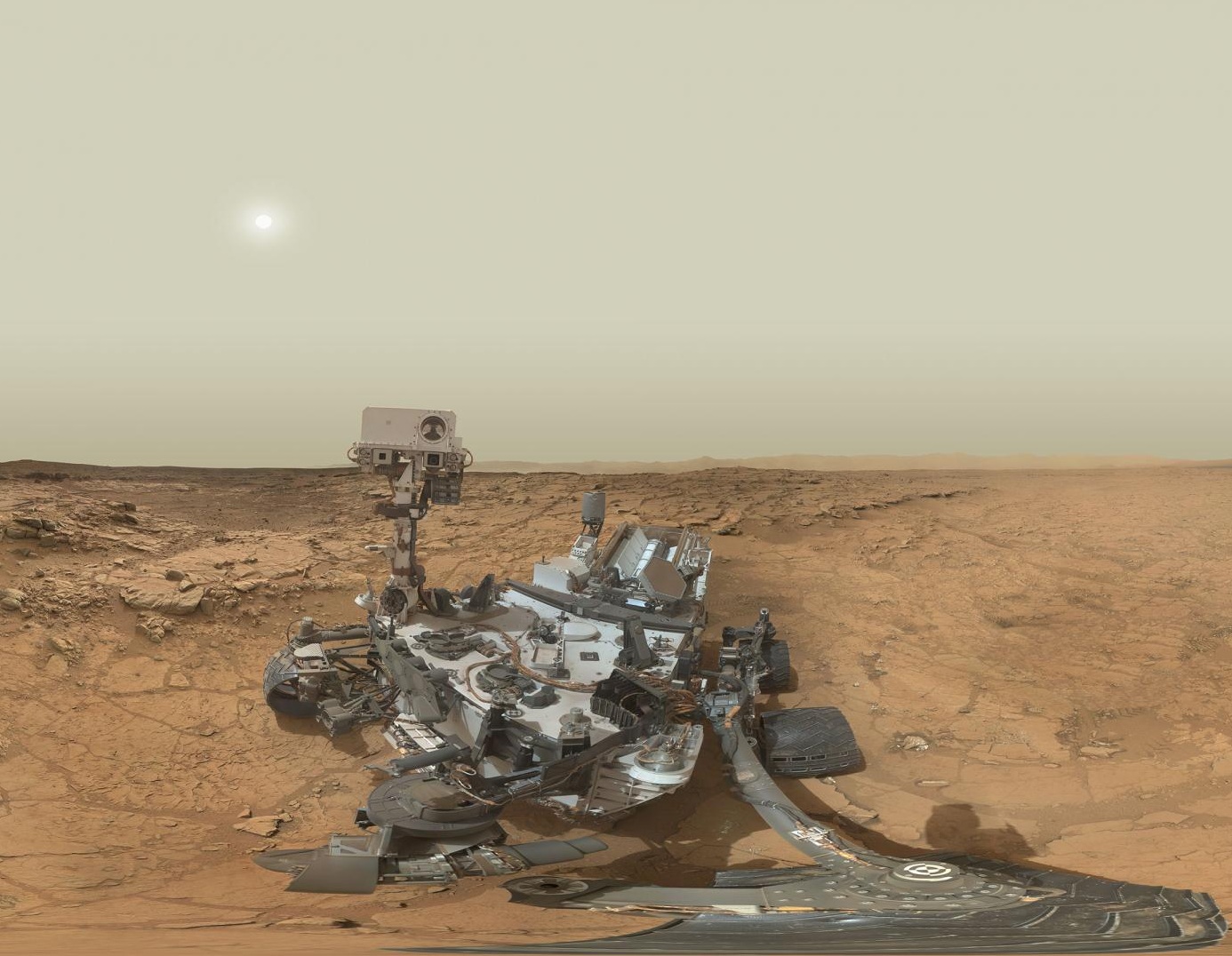 Марсианско селфи на Curiosity от кратера Гейл