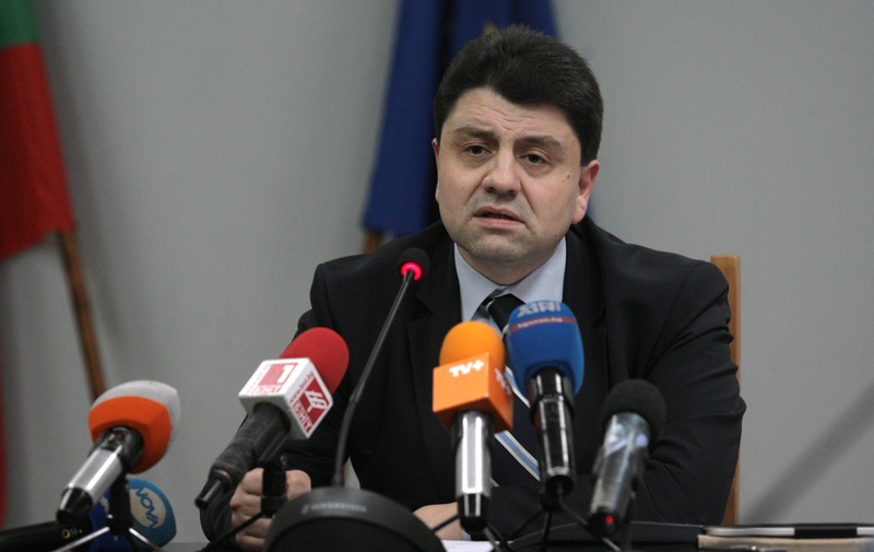 Зам.-министър Красимир Ципов увери, че никой няма да бъде принуден да си сменя картата