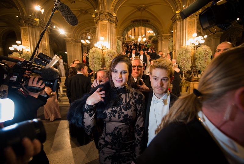 Брук Шийлдс и Памела Андерсън на бала във Виенската опера