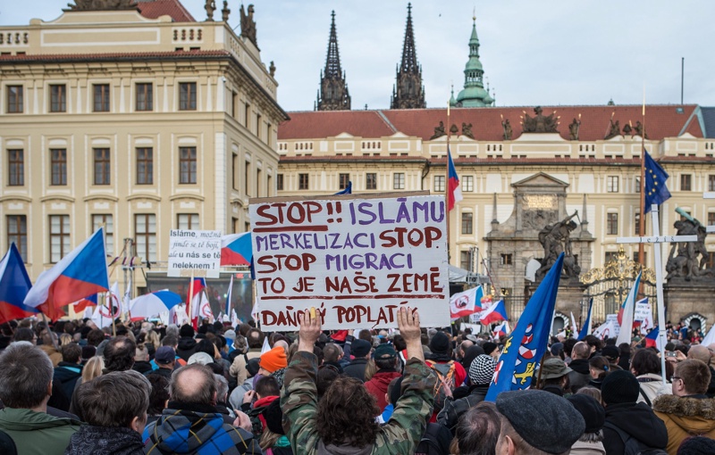 Многохилядно множество в Прага издигна лозунги срещу имигрантите