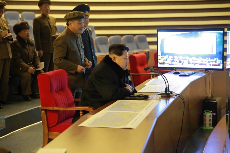 Ким Чен-ун наблюдава изстрелването на балистична ракета