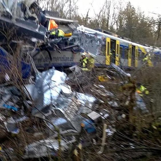 Убити и ранени във влакова катастрофа в Германия