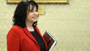 НС даде мандат на Петкова да преговаря с ЕК по делото срещу БЕХ