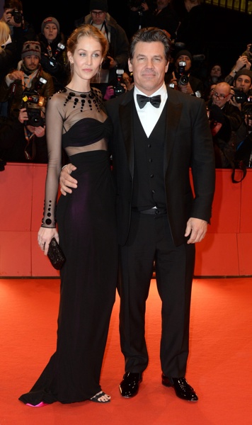Джош Бролин, женен до 2013 г. за Даян Лейн, с годеницата си Катрин Бойд