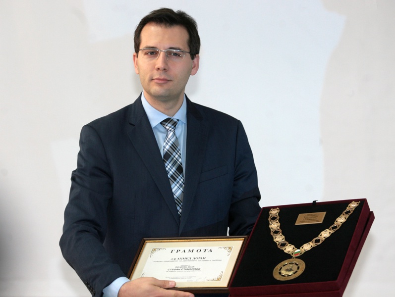 Станислав Анастасов взе грамотата и почетния знак за Ахмед Доган