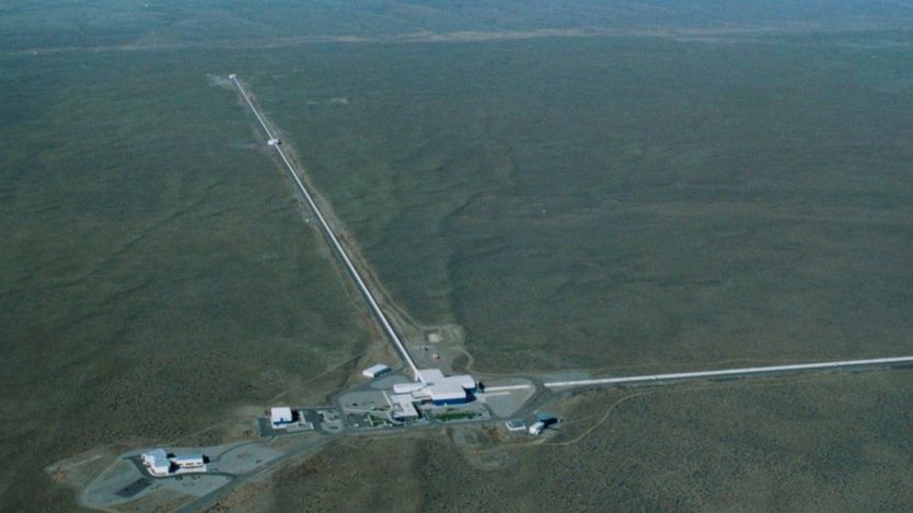 Едно от огромните съоръжения, които съставят лазерния интерферометър в САЩ