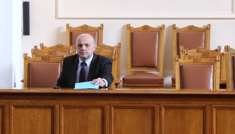 Дончев не бил много съгласен да наследи Калфин