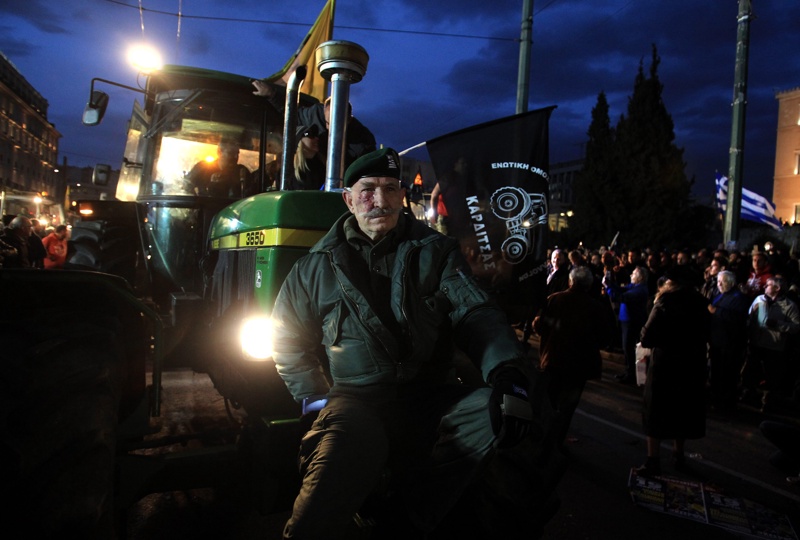 Около 800 фермери, дошли от остров Крит, се събраха пред Земеделското министерство на Гърция
