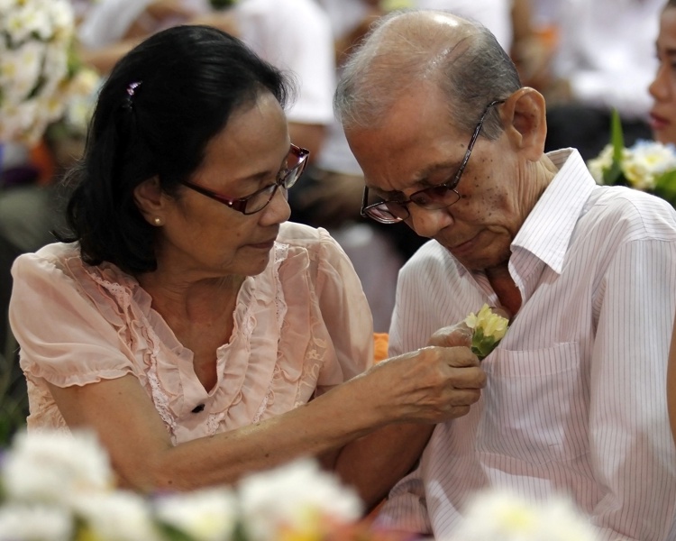 Стотици се ожениха за Св. Валентин на Филипините
