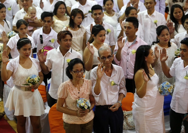 Стотици се ожениха за Св. Валентинна Филипините