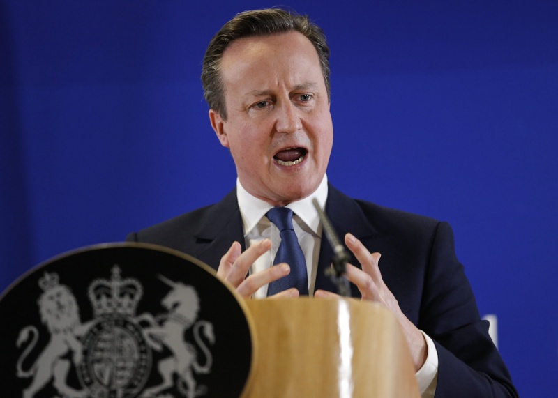 Британският премиер Дейвид Камерън на пресконференция след изтощителните преговори в Брюксел