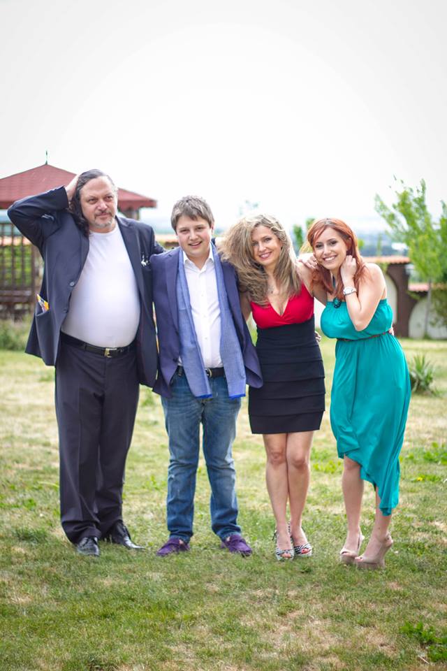 Нидал и Мадлен Алгафари с децата им