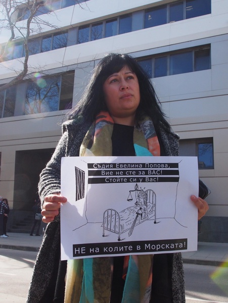 Варненци протестираха срещу колите в Морската градина