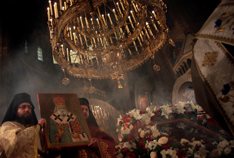 В храм ”Св. Александър Невски” се провежда тържественото прославление на новоканонизирания за светец на Православната църква – с