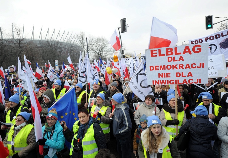 Многохиляден протест в Полша: ”Ние сме народът!”
