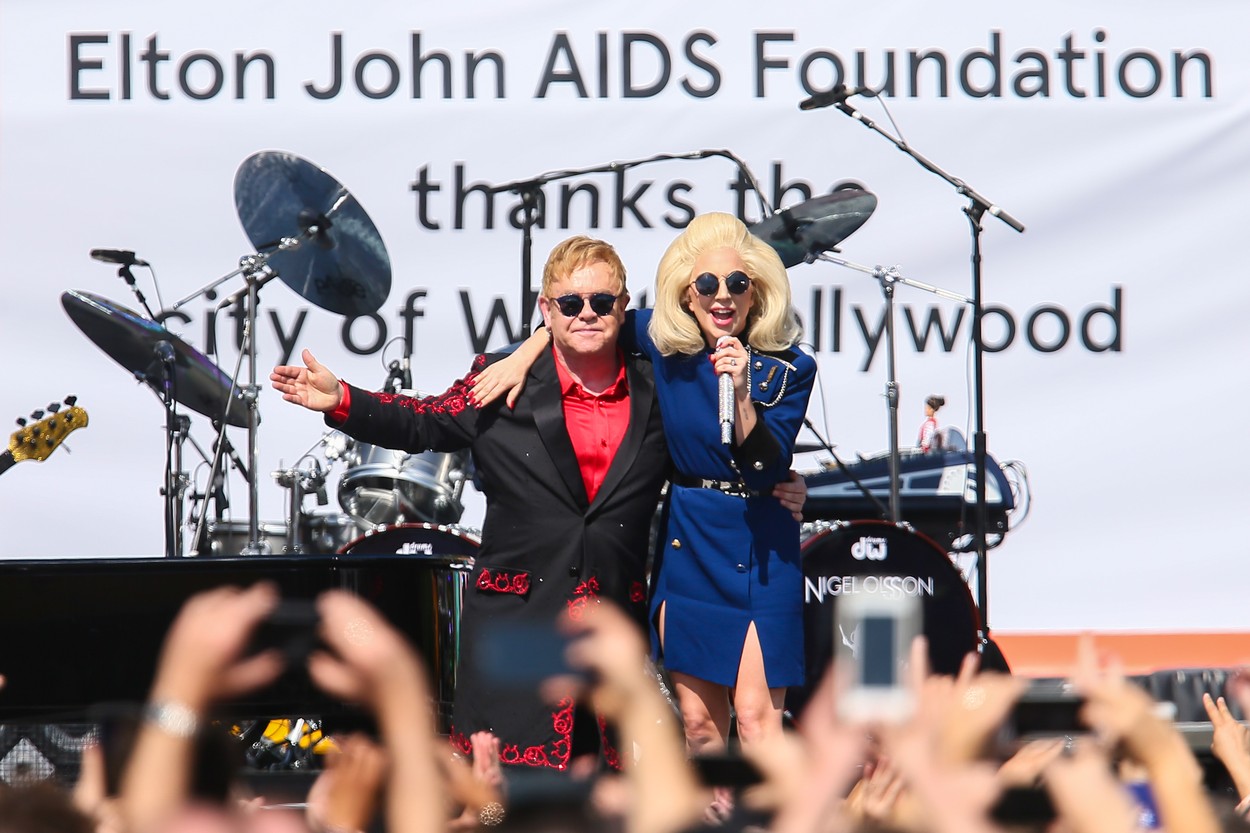 Елтън Джон и Лейди Гага с безплатен концерт преди Оскарите