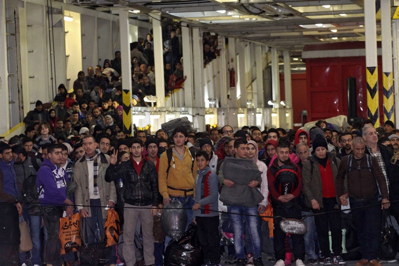 Жители на 22 страни в ЕС: Имигрантите са твърде много