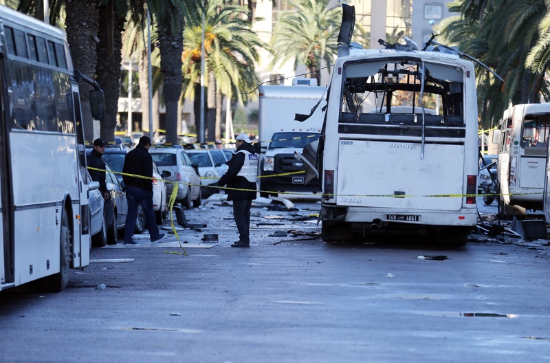 На 25 ноември 2015 г. атентатор самоубиец взриви в гр. Тунис автобус на охраната на президента. 13 души загинаха