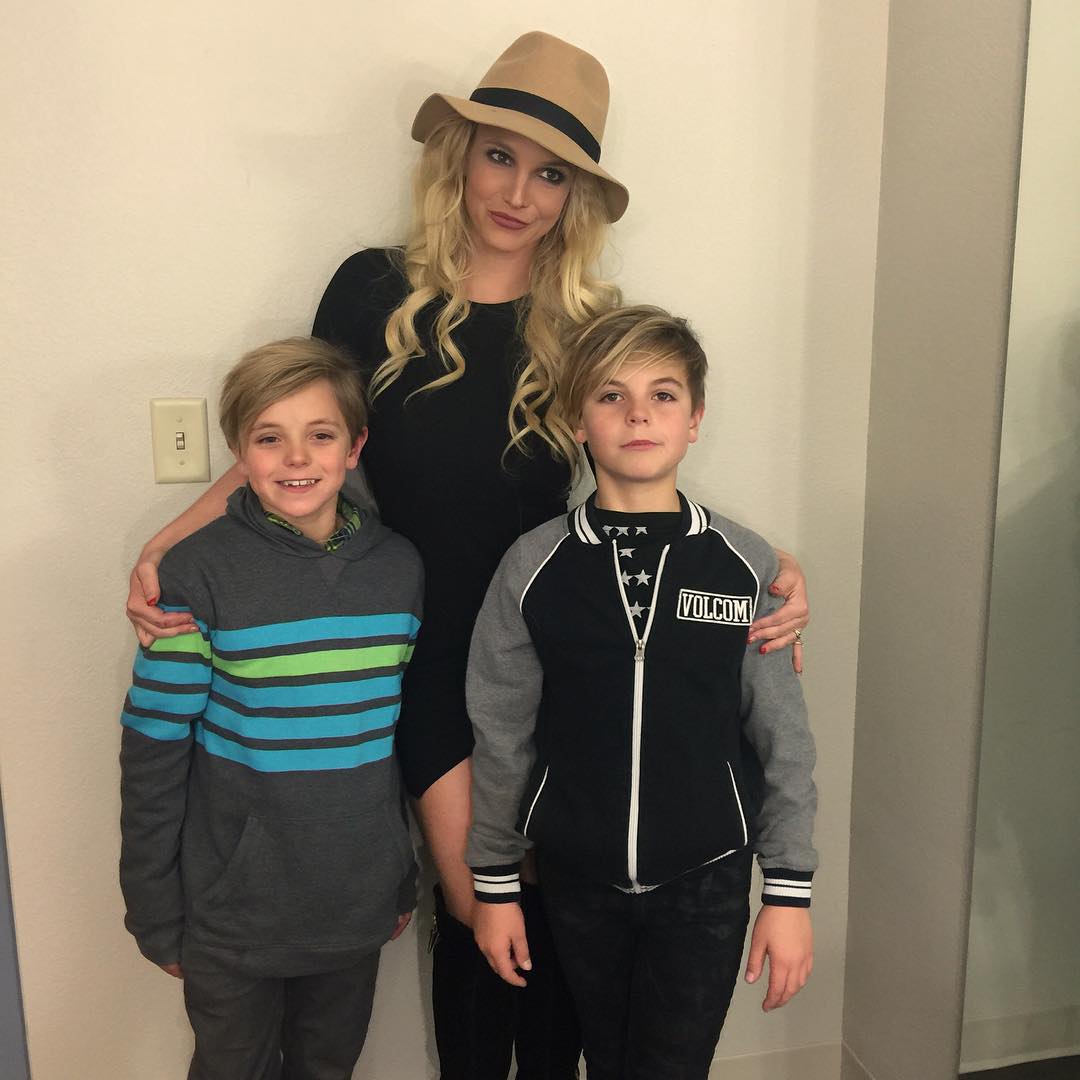 Бритни Спиърс със синовете й