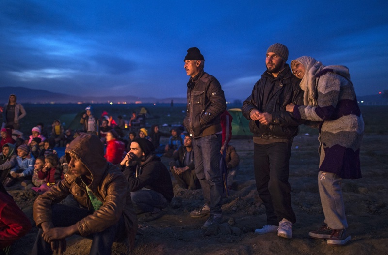 Над 13 хиляди са вече бежанците в гръцкия лагер Идомени
