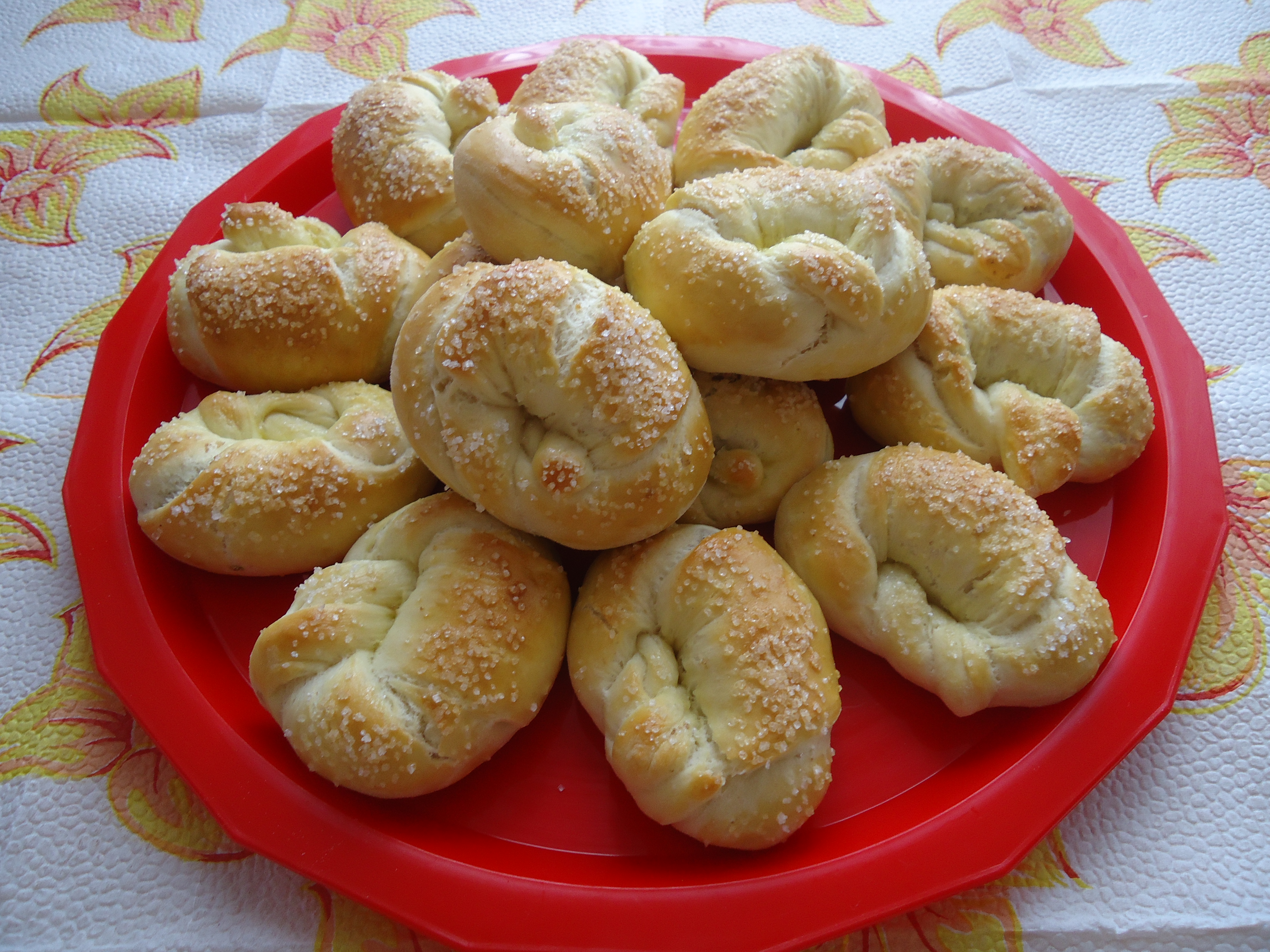 Кифлички с ябълки и канела