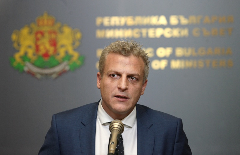 Здравният министър д-р Петър Москов смята, че Фондът за лечение на деца е подобрил работата си след смяната на ръководството