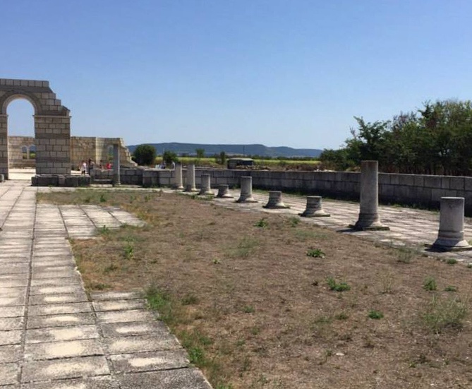 Папата дари 5000 евро за Голямата базилика в Плиска