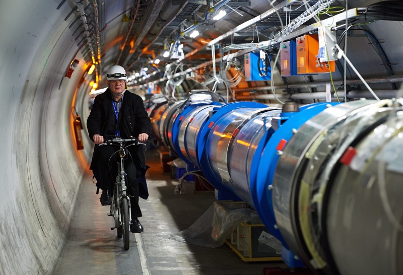 Големият адронен колайдер откри нова частица?